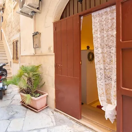 Charming Old Town House * باري
