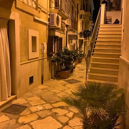 Charming Old Town House Apartment Bari